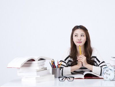 去英国留学怎么申请奖学金?